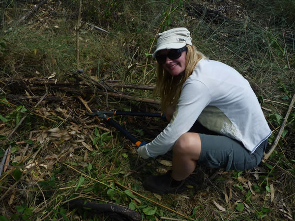 Megan Rowlatt - Doing some lantana control at the Yallamundi Bushcare site